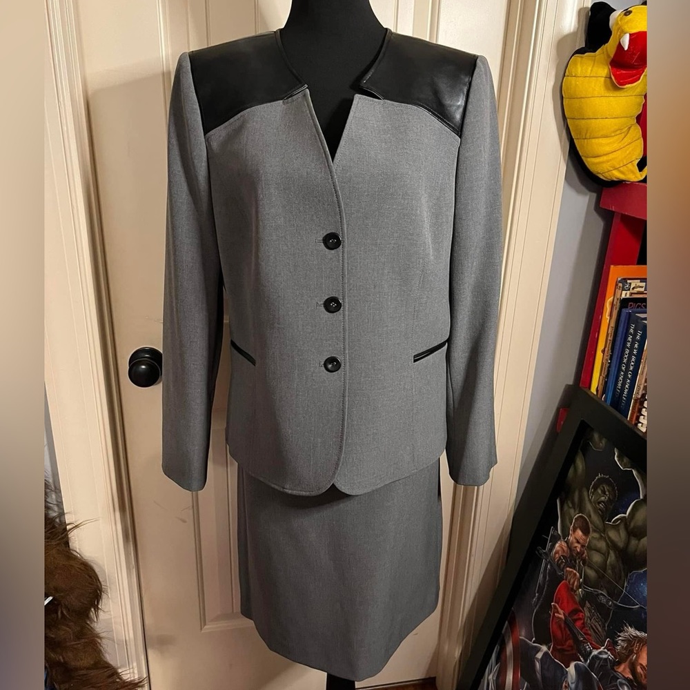VGUC- Tahari skirt suit- size 14